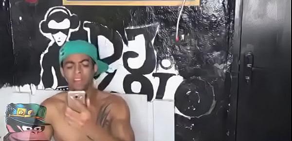  Zoio 100 motivado muito puto gozando na cara da mae